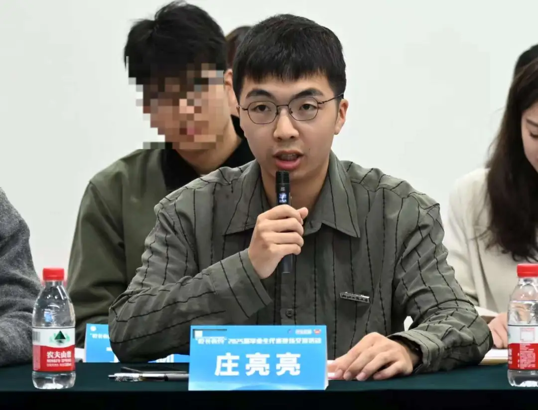 参加毕业生论坛